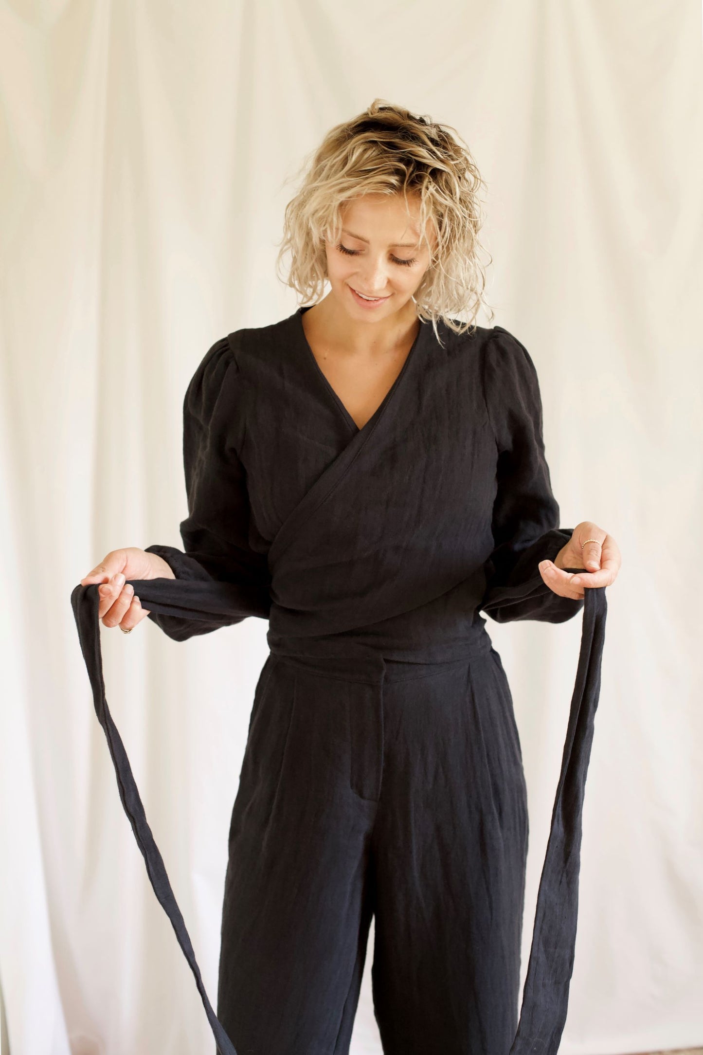 I AM CAPABLE Wrap Top | Black