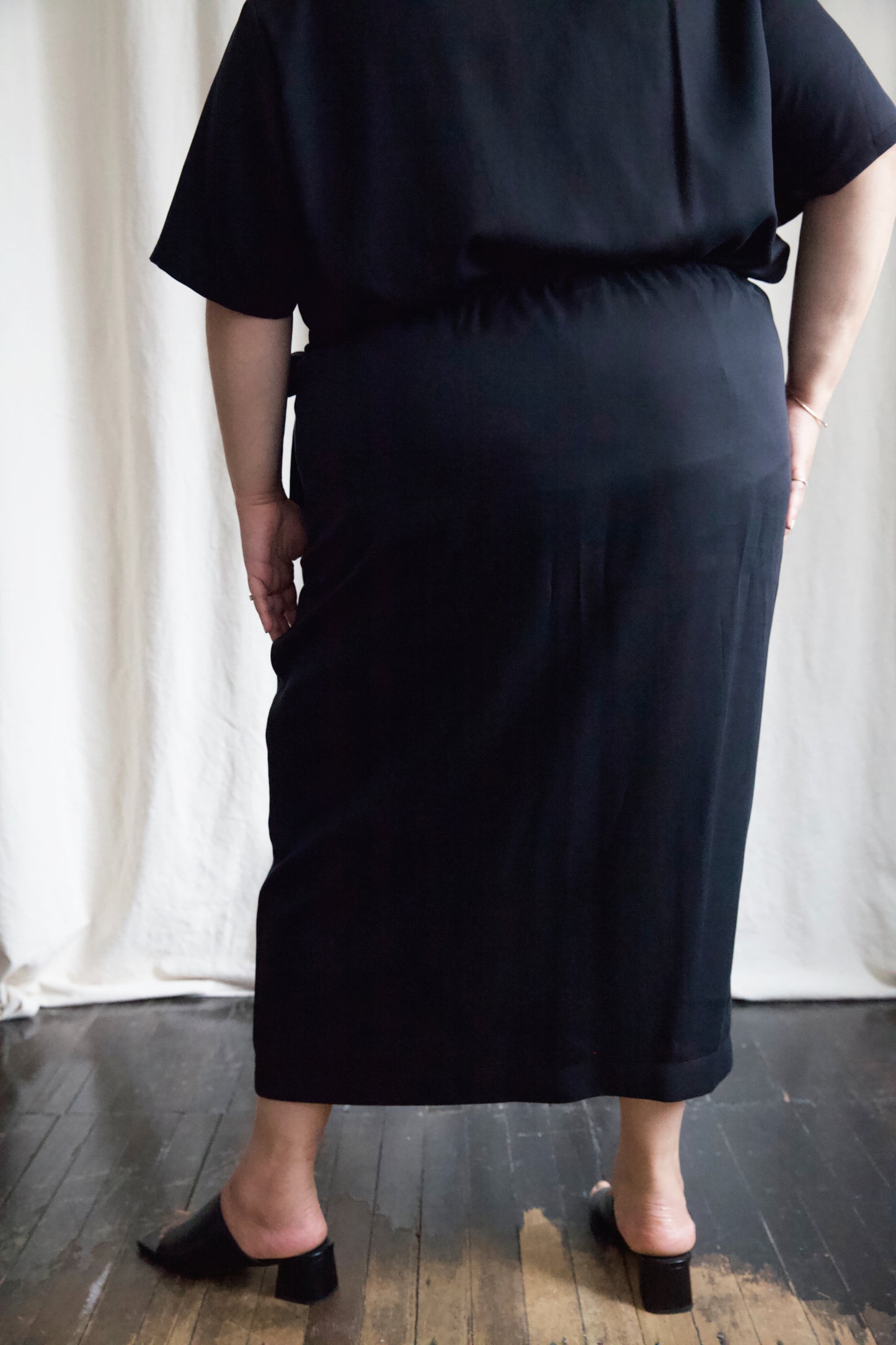 I AM ABUNDANT Skirt | Black Tencel Twill